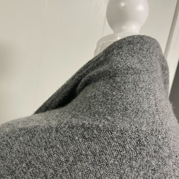 LOFT mid length gray cardigan no damage like new. Smoke free home clean - Picture 4 of 5